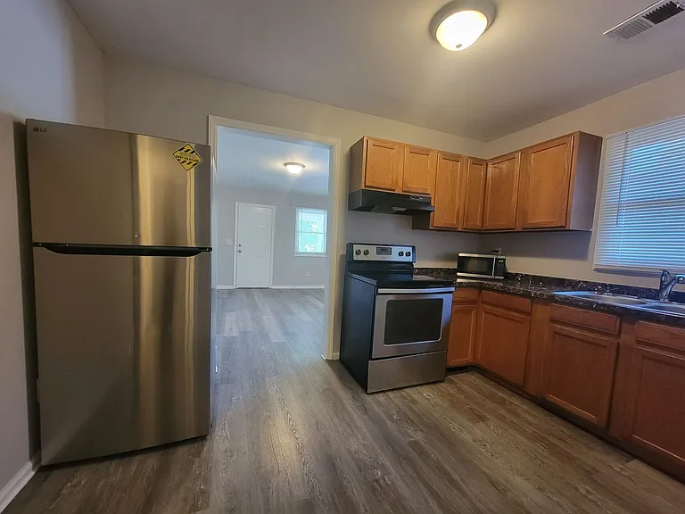 944 Smith St SW — Photo 8