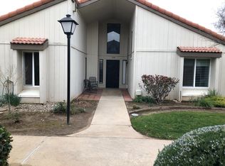 1920 Cougar Ln, Clovis, CA 93611