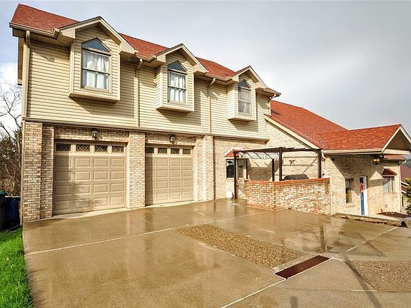 2nd image of 48 Hobbitt Ln