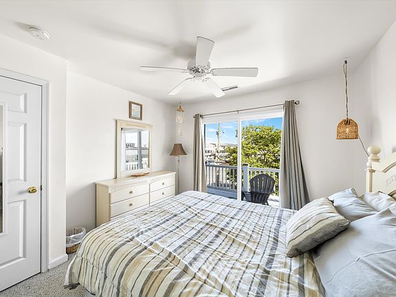 3rd image of 1325 Haven Ave Floor 2