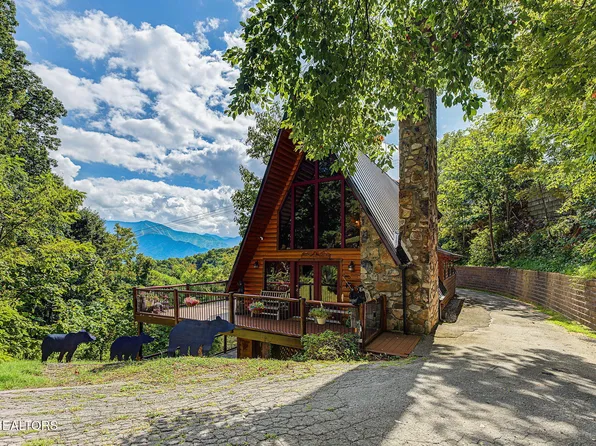 1404 S Baden Dr, Gatlinburg, TN 37738