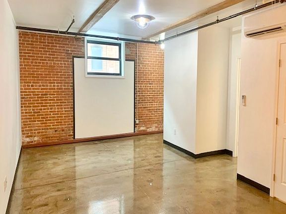 5th image of 548 Roosevelt Ave Unit 5