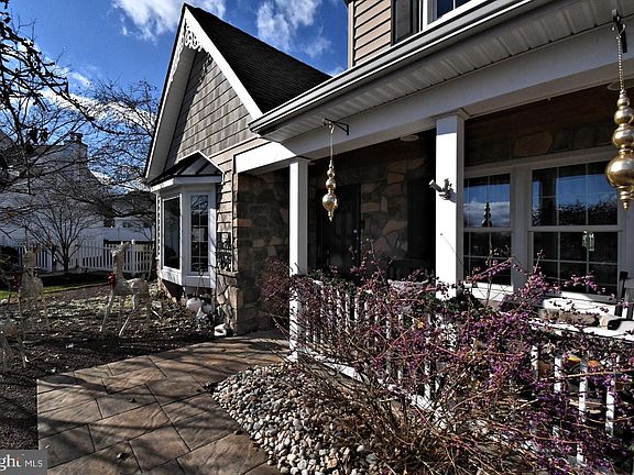 5th image of 192 Greenbriar Ln