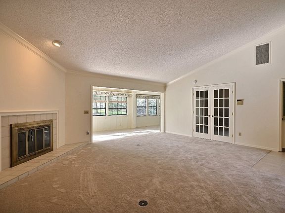 3rd image of 117 Prestwick Cir