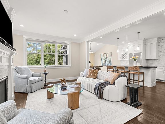 4th image of 32 Lillian Way #32