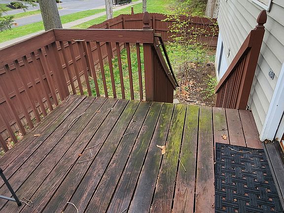 3rd image of 215 Fernwood Ct