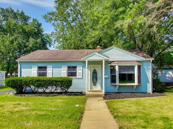 1415 Walnut Dr, Woodstock, IL 60098