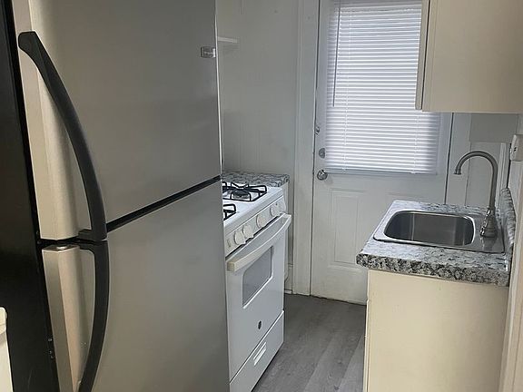 3rd image of 1515 Memorial Ave SW #3