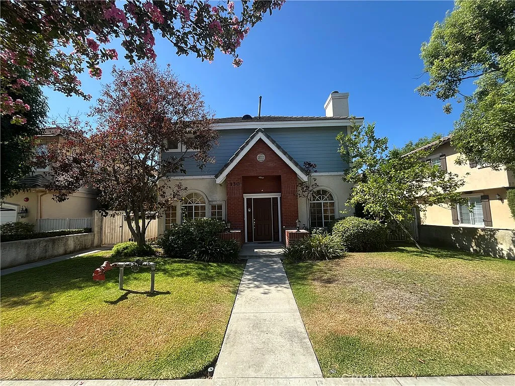4 bed, 2.5 bath, 1539 sqft, $4,200 — Photo 4