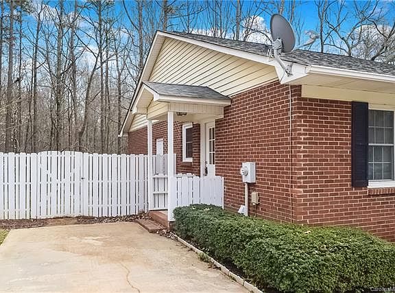 4th image of 41 Southbrook Dr