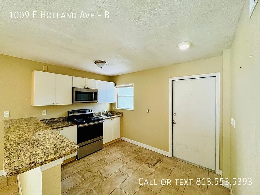Building Photo - 1009 E Holland Ave #B