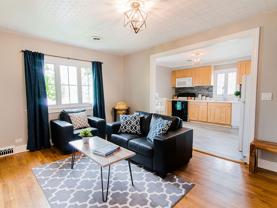 Open floor with wood floors in the living room