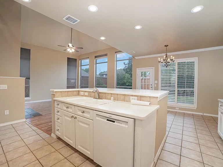 1800 Montura Ln — Photo 12
