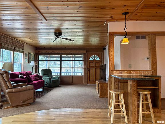 3rd image of 215 Sunset Ln