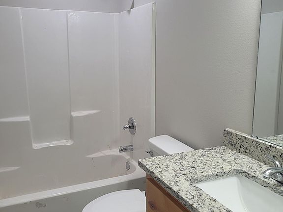 5th image of 201 W Canterbury Ln