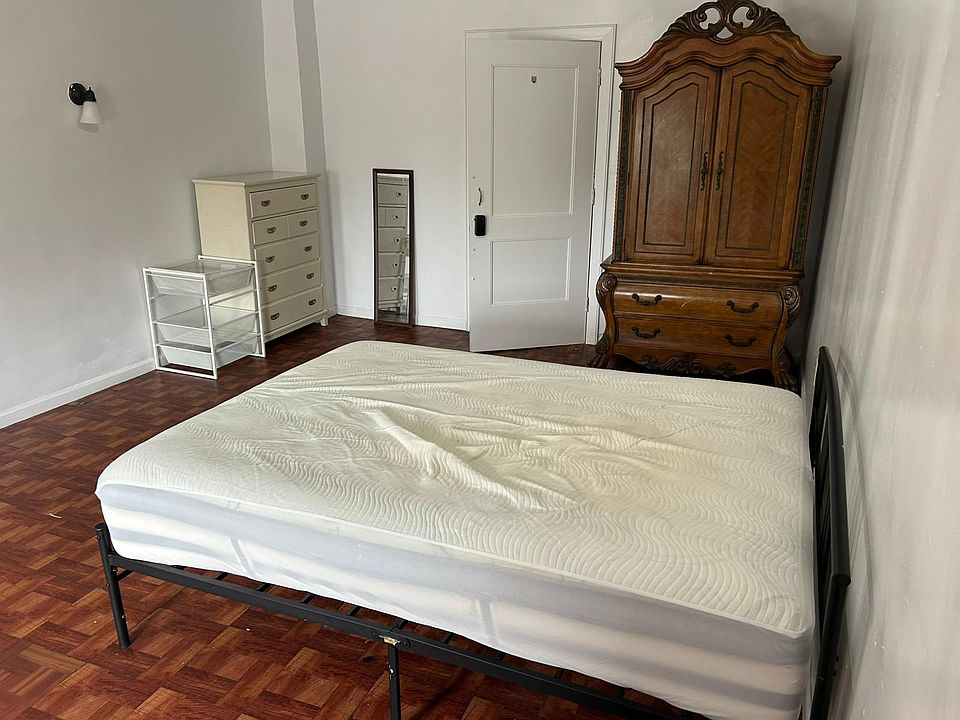2nd image of 15 Fort Washington Ave #0