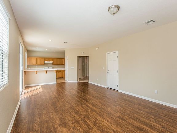 5th image of 201 Roundhill Ct