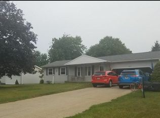 3014 Fair Oaks Dr, Barberton, OH 44203