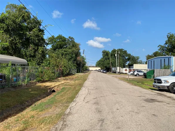 0 Antelope Dr, Houston, TX 77063