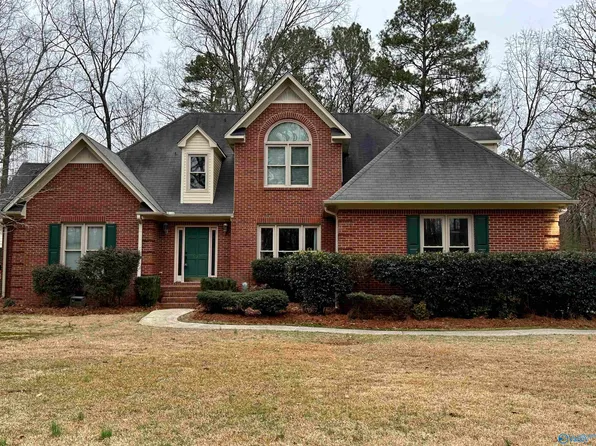 530 Westminster Dr, Rainbow City, AL 35906