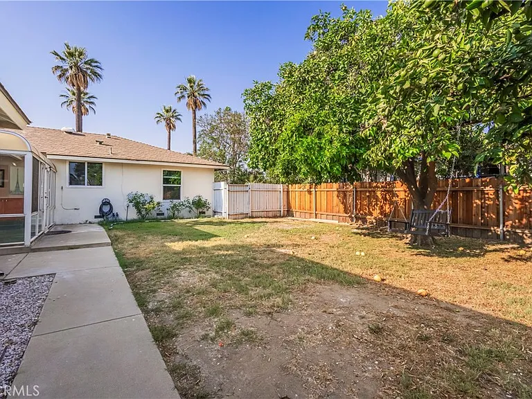 114 E Dexter St — Photo 22