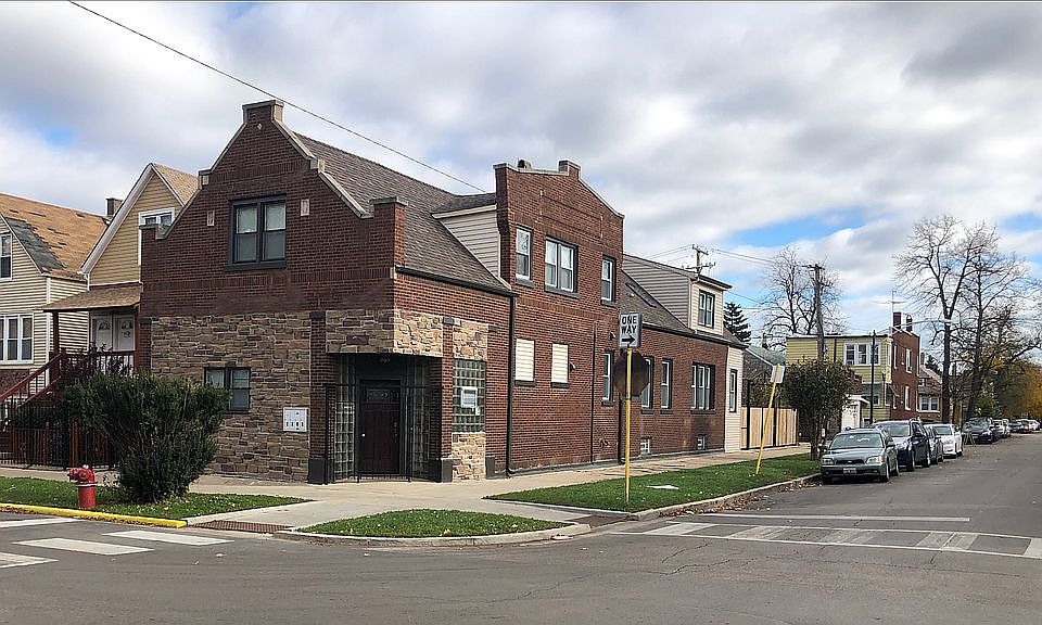 1st image of 2301 N Lockwood Ave