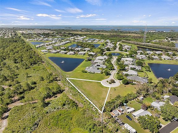 3rd image of 110 King Fisher Way