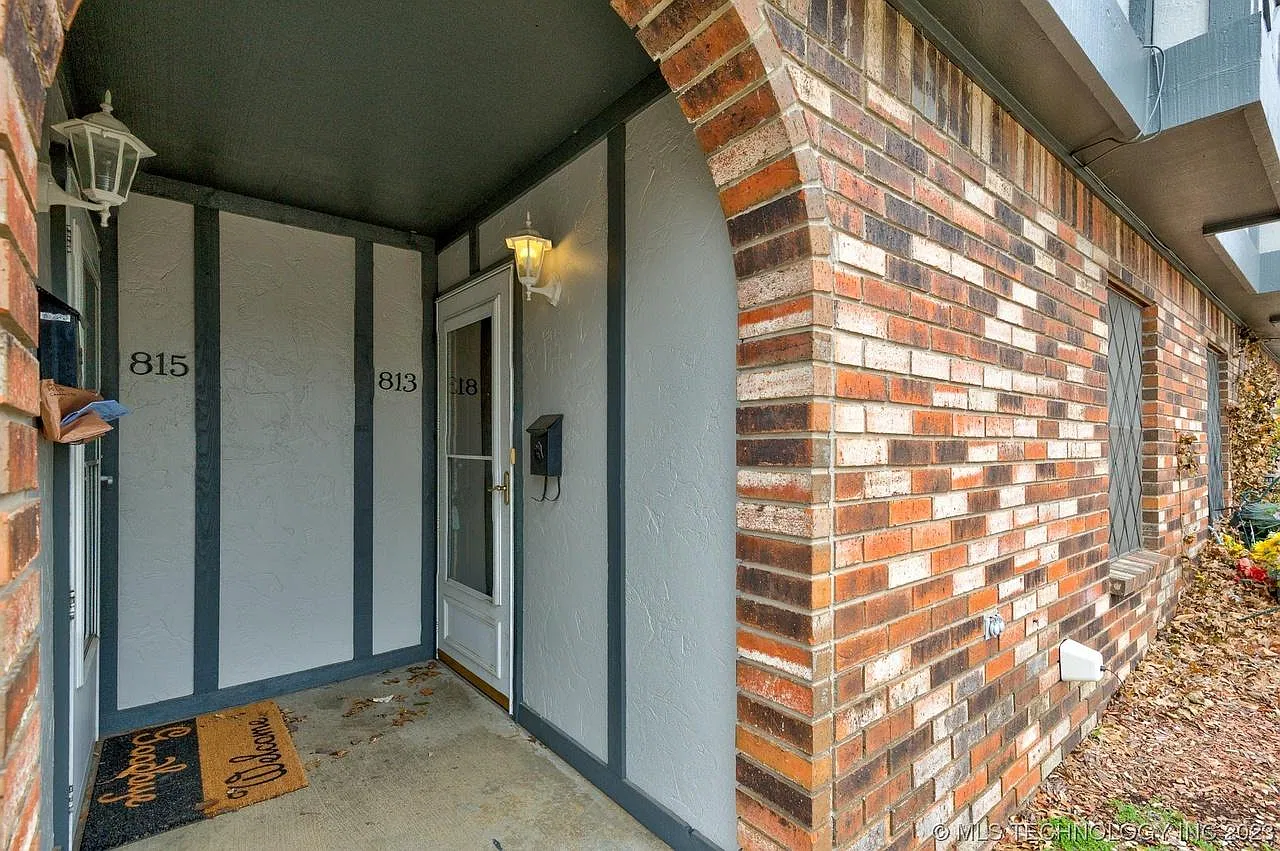 2 bed, 1.5 bath, 1264 sqft, $900 — Photo 2