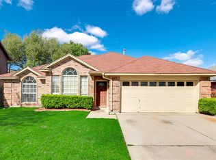 2868 Ironwood Dr, Grand Prairie, TX 75052