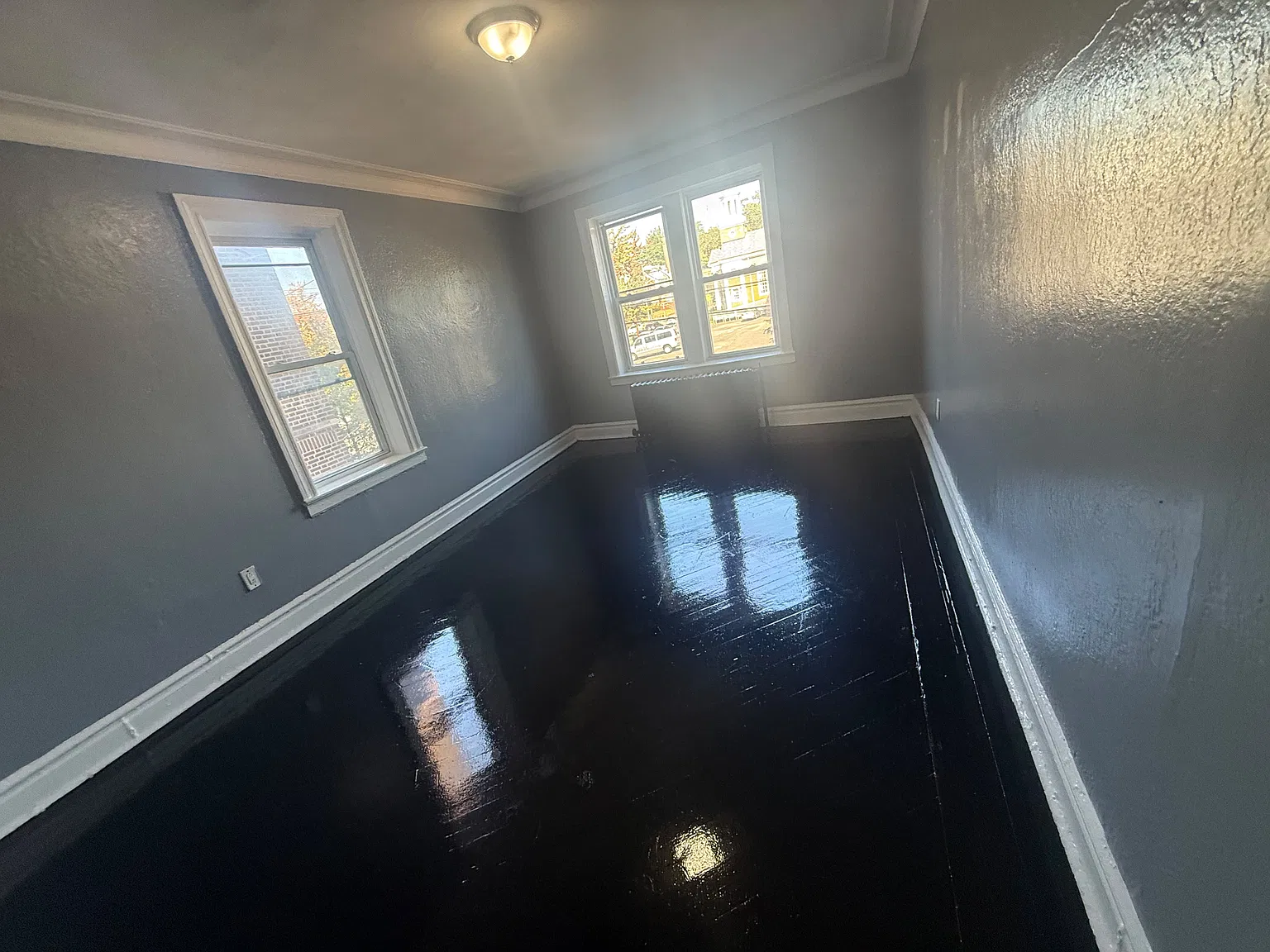 160 Grumman Ave — Photo 4