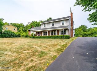 1421 Fox Hollow Rd, Niskayuna, NY 12309