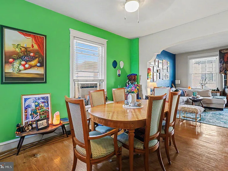154 W Salaignac St — Photo 5