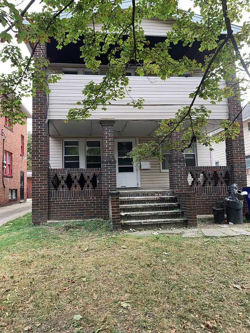 965 Stevenson — Photo 1