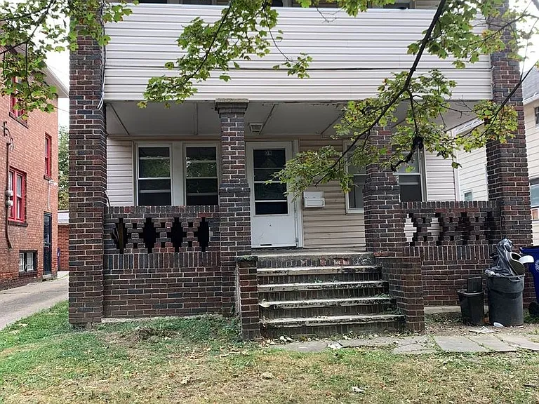 965 Stevenson — Photo 1