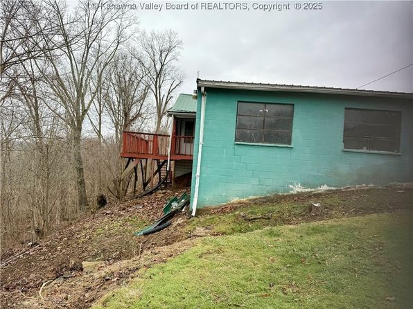 1983 Midway Rd, Sumerco, WV 25567