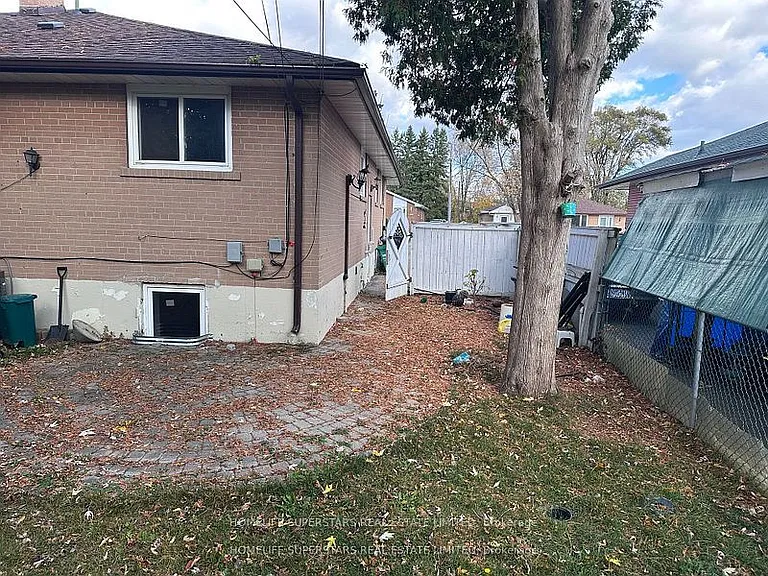 10 Aloma Cres — Photo 23