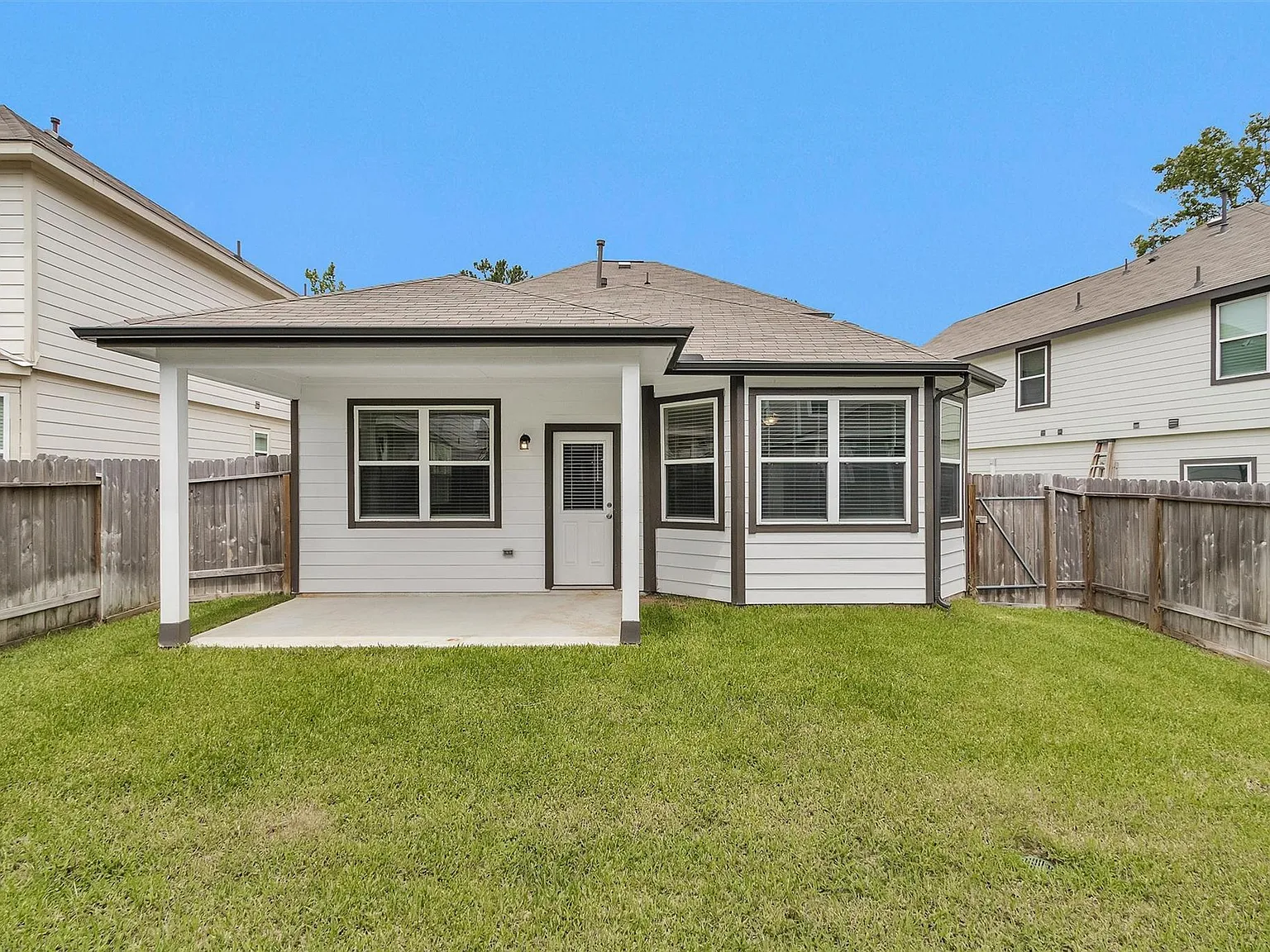 3 bed, 2.5 bath, 1633 sqft, $1,950 — Photo 4