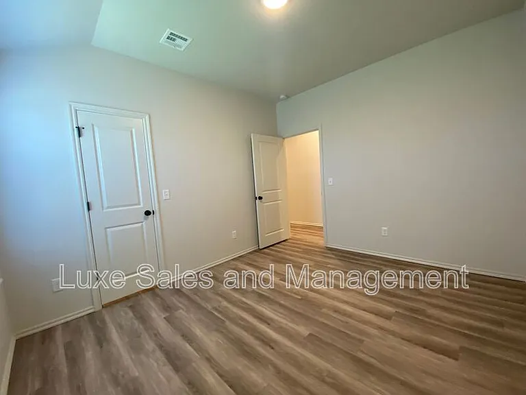 8000 NW 110th Dr — Photo 22