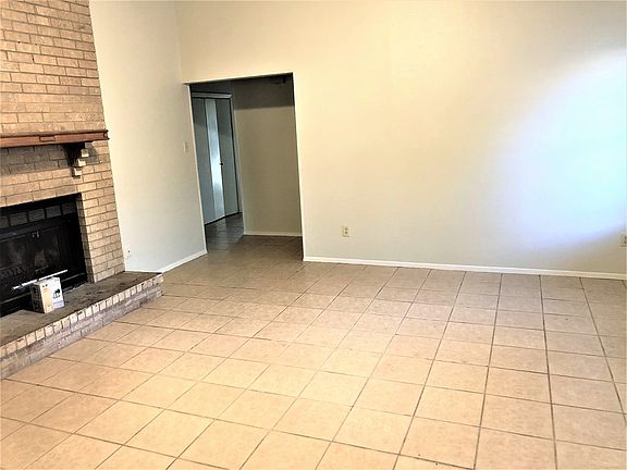 5th image of 1158B Oval Dr