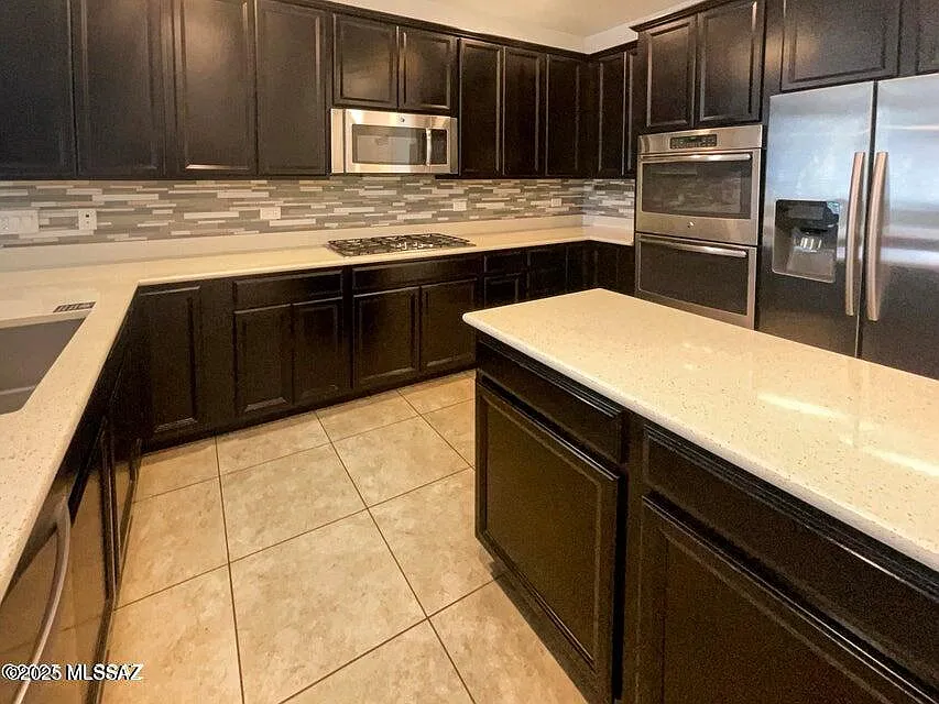 3 bed, 2.0 bath, 1849 sqft, $2,000 — Photo 4