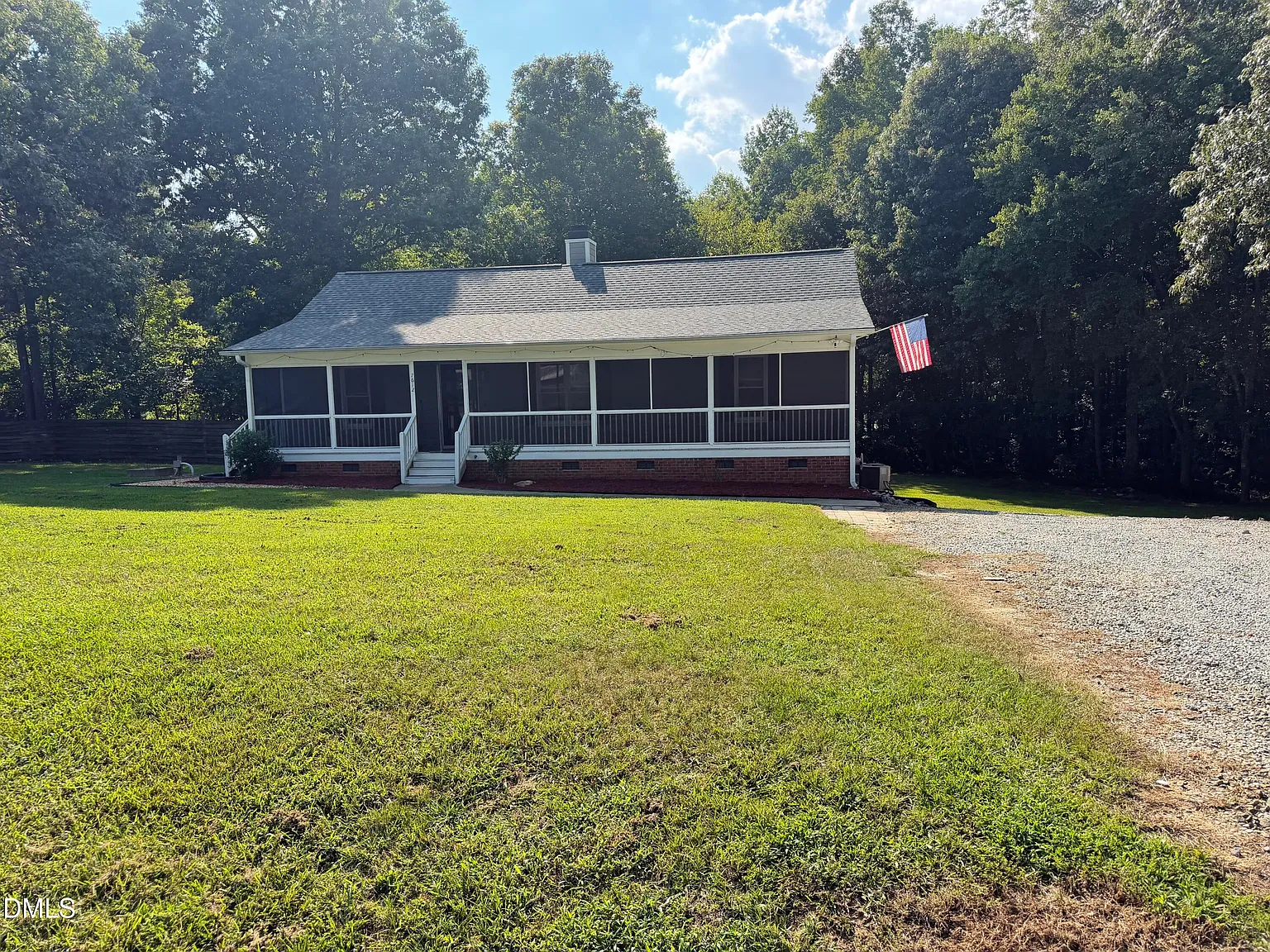 3 bed, 2.0 bath, 1366 sqft, $1,900 — Photo 1