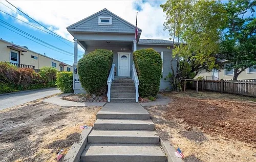 1143 Walnut St #1 Photo 1