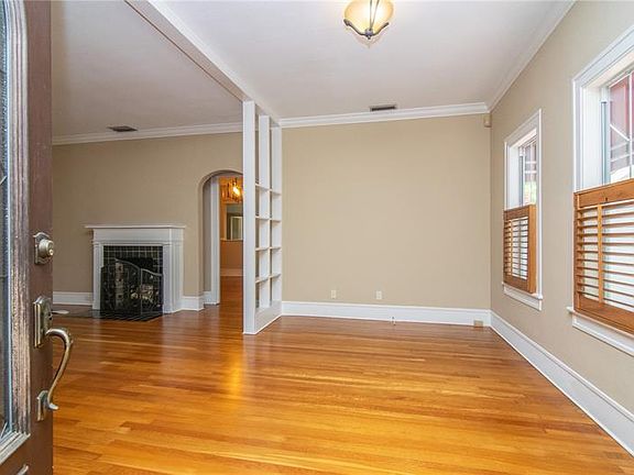 3rd image of 2529 W Watrous Ave
