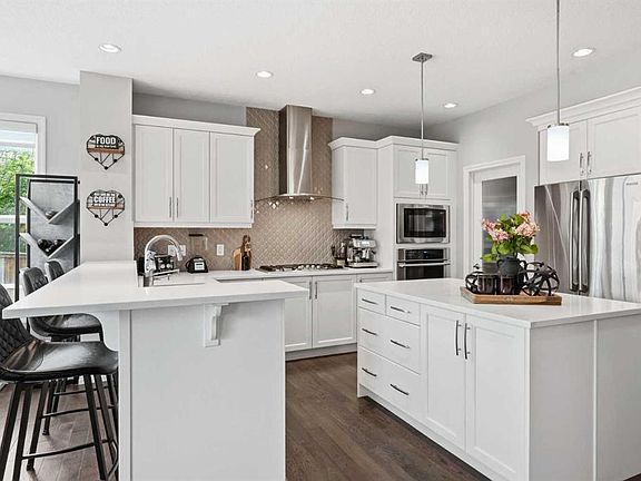 2nd image of 6 Mahogany Ln SE