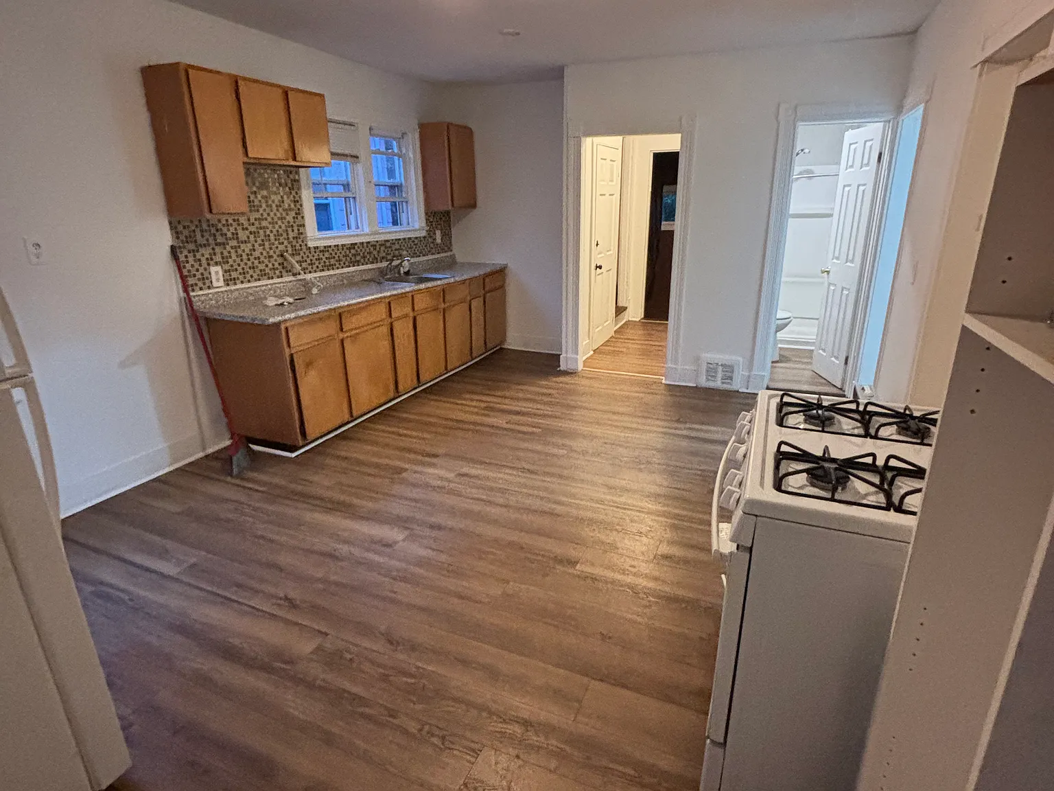 4 bed, 2025 sqft, $2,200 — Photo 2