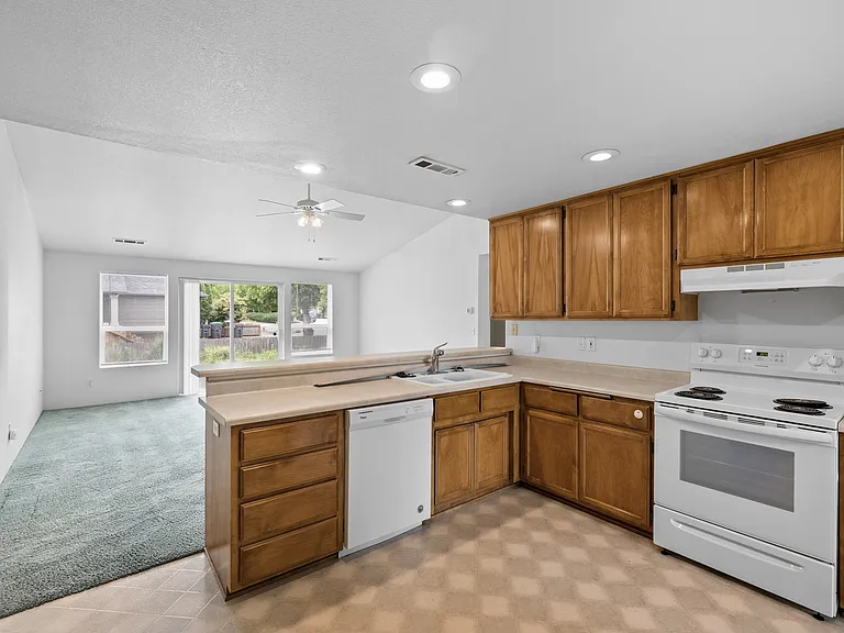 621 Shadow Wood Dr — Photo 5