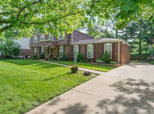 2182 Pardoroyal Dr, Saint Louis, MO 63131