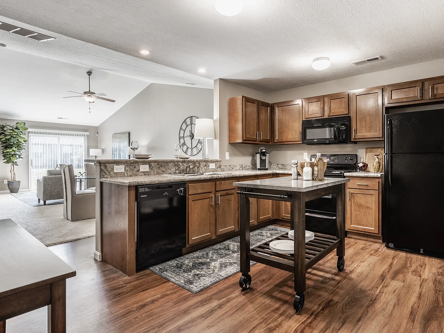 Wheaton Village Apartments — Photo 4