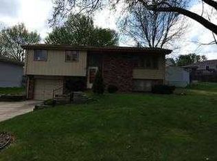8229 Walnut Ln, Ralston, NE 68127