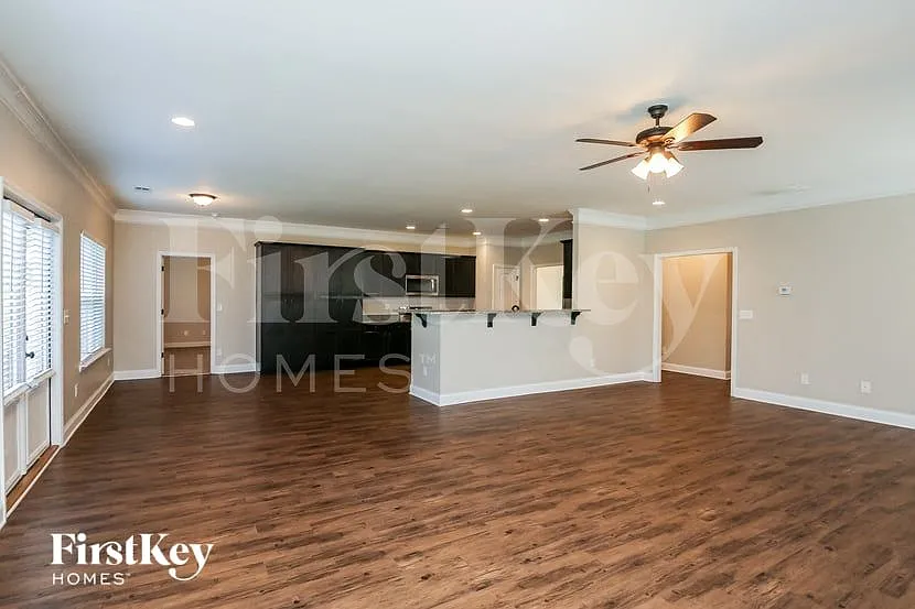 5 bed, 3.5 bath, 3044 sqft, $3,015 — Photo 4